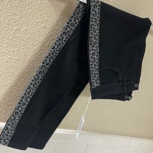 Joe’s Jeans Charlie Flawless . New with Tags . High rise Skinny Ankle jeans